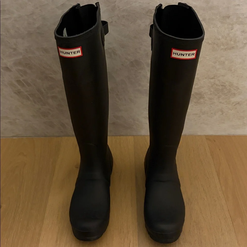Hunter Original Tall Rain Boot, Black, Size 8, Like New - Picture 3 of 9